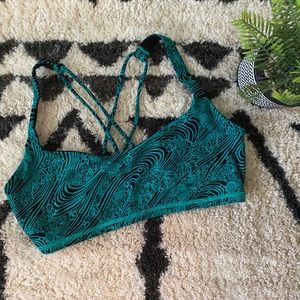 Lululemon free to be bra
